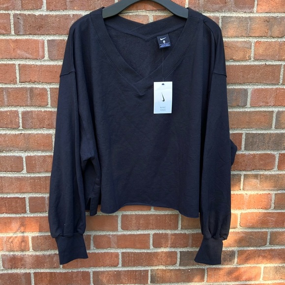 NWT sz 2X Nike Yoga black crop long sleeve v neck sweatshirt - Picture 1 of 6